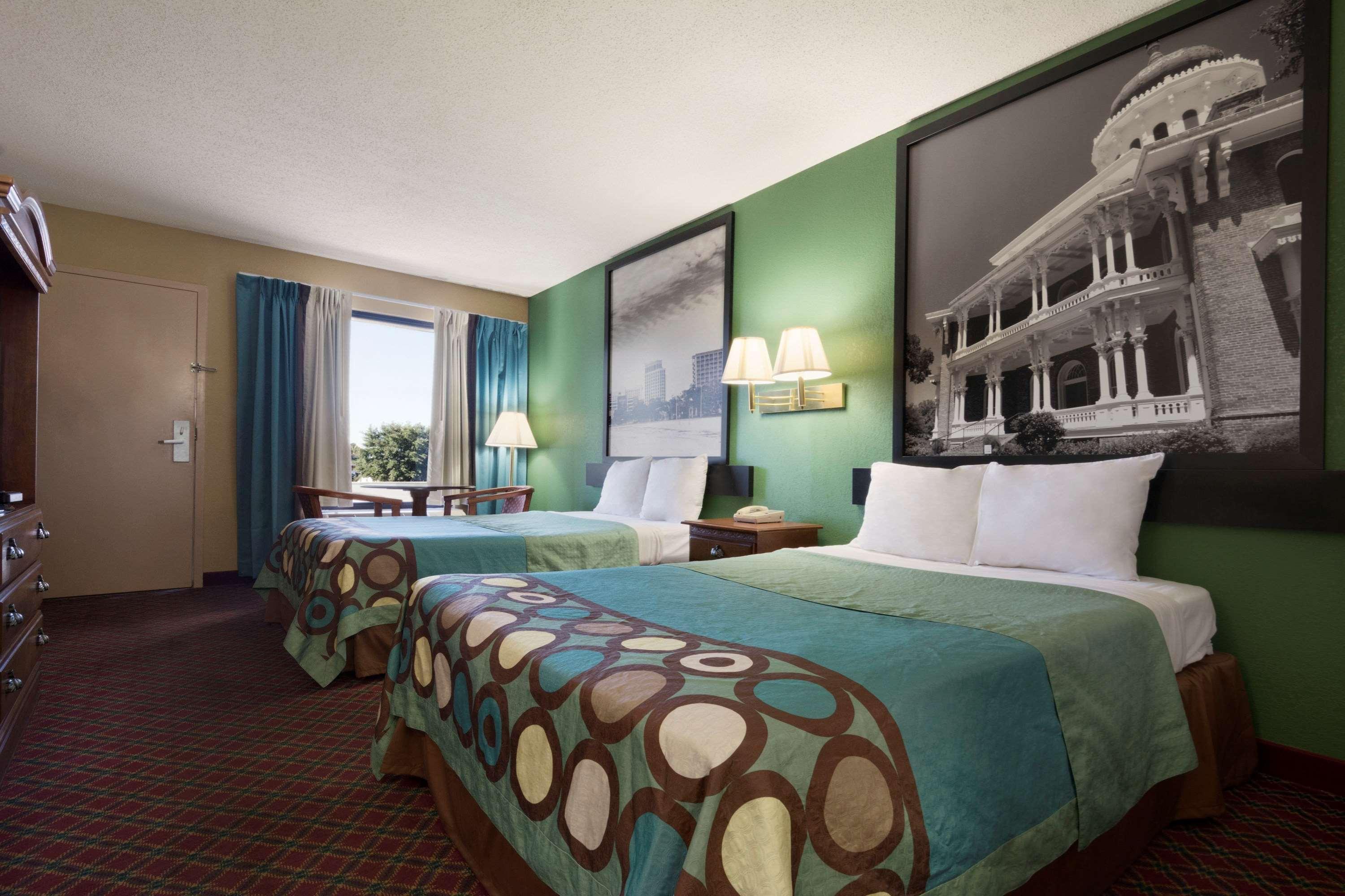Super 8 By Wyndham Hattiesburg North Bagian luar foto