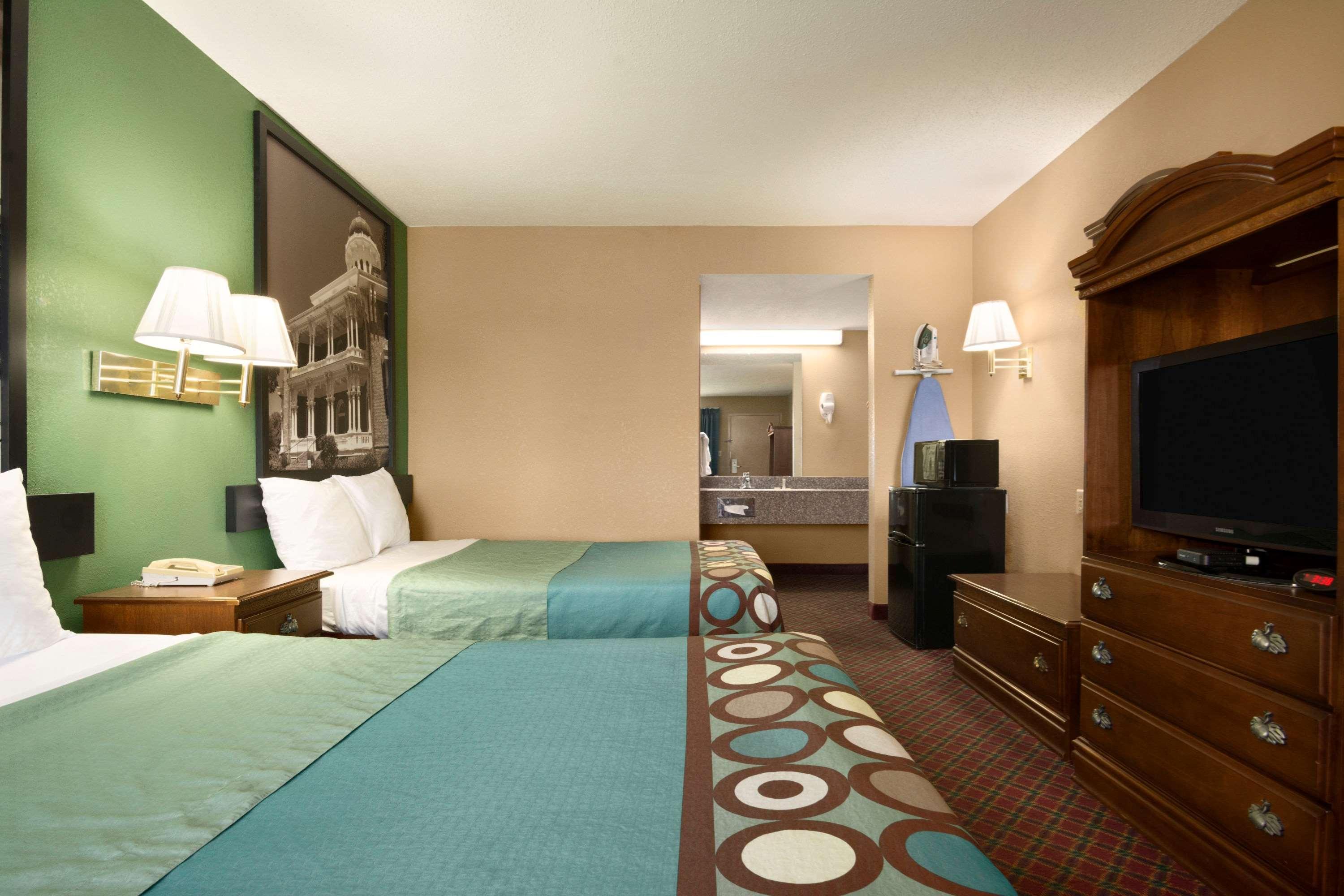 Super 8 By Wyndham Hattiesburg North Bagian luar foto